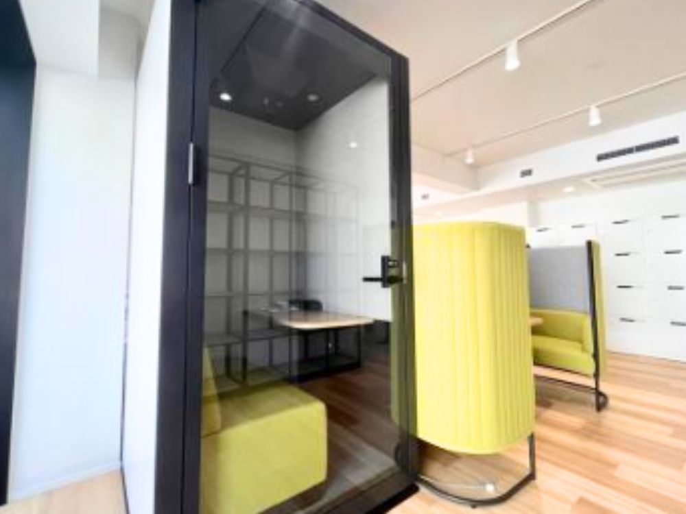 千代田区神田三崎町のテラス付きオフィス物件（水道橋駅徒歩1分、約30坪）