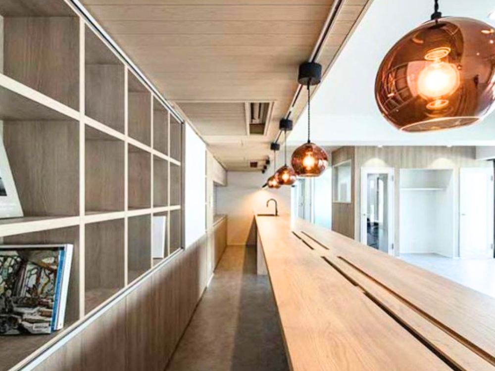 千代田区神田三崎町のテラス付きオフィス物件（水道橋駅徒歩1分、約30坪）