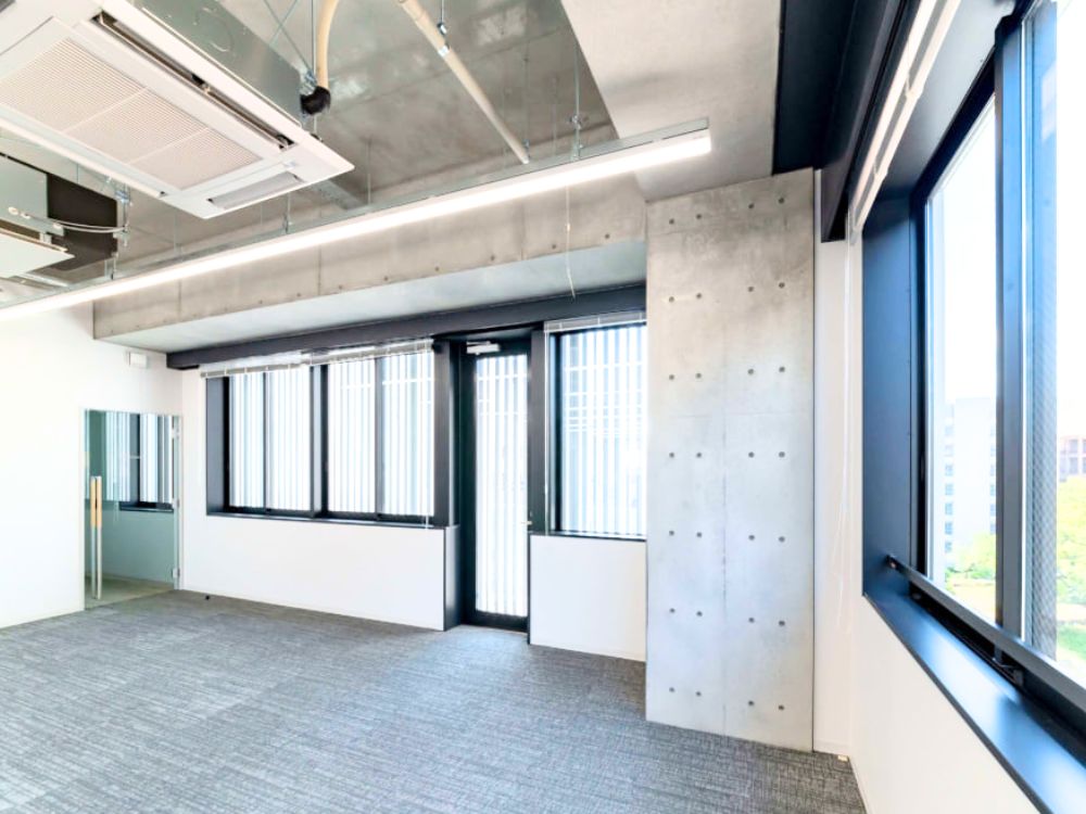 港区芝のセットアップオフィス物件（三田駅徒歩4分、約45坪）
