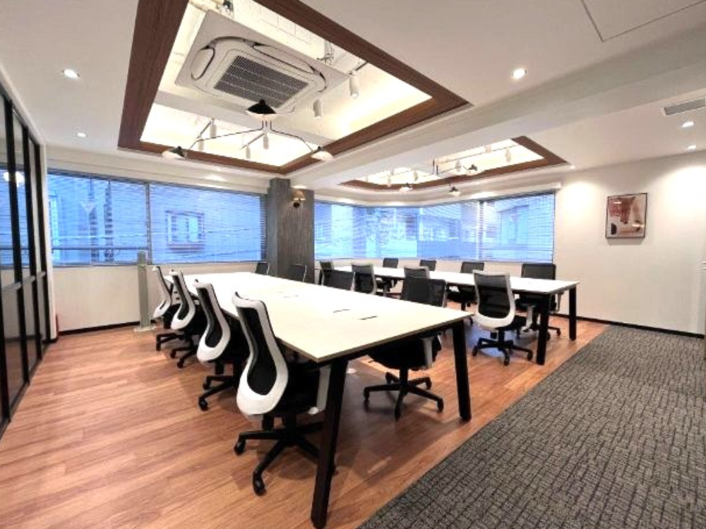 中央区八丁堀のフルセットアップオフィス物件（宝町駅徒歩3分、約25坪）