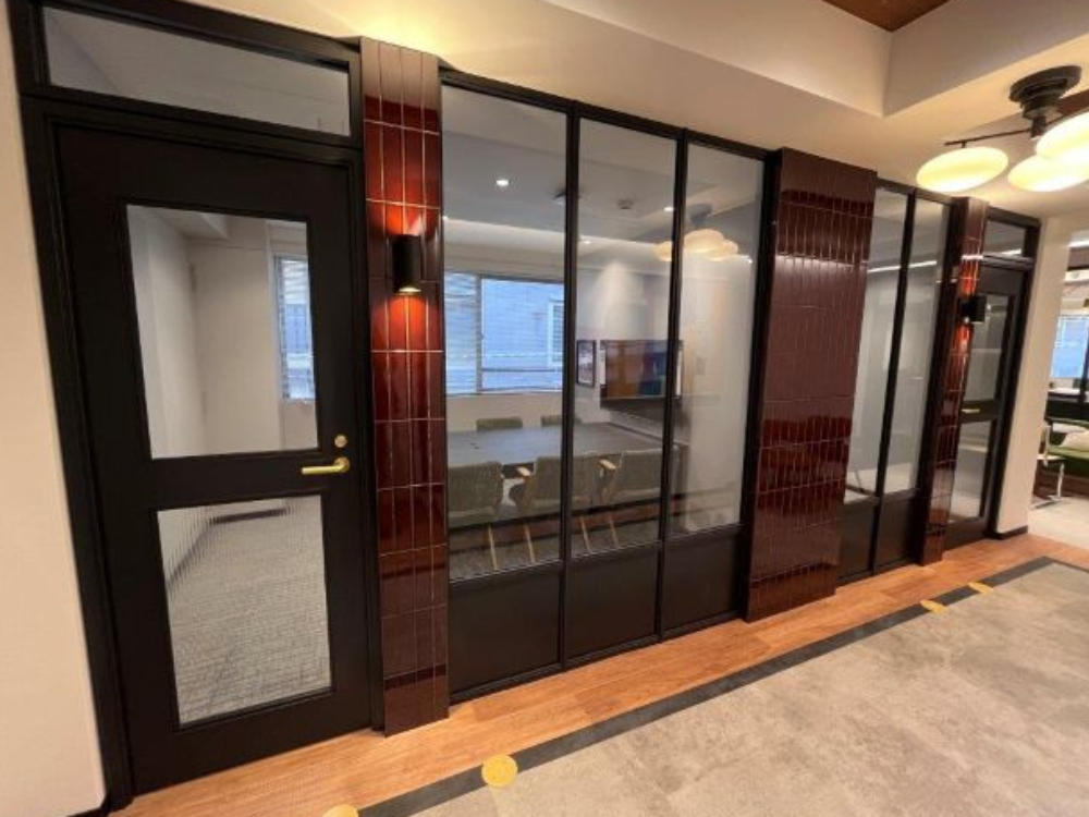 中央区八丁堀のフルセットアップオフィス物件（宝町駅徒歩3分、約25坪）