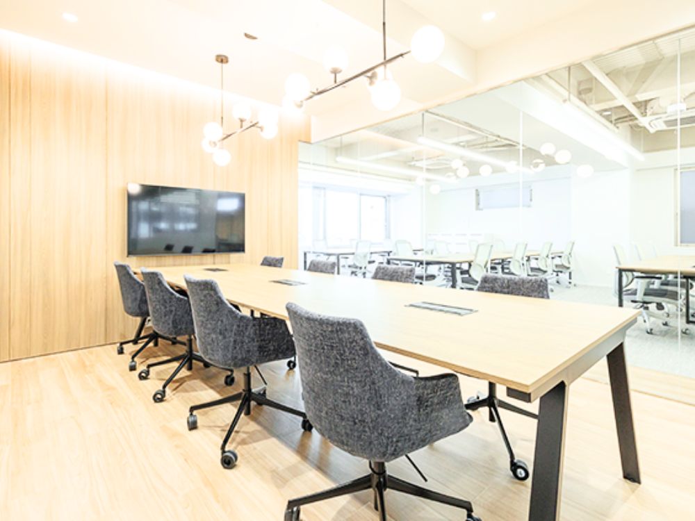 千代田区神田東松下町のフルセットアップオフィス物件（岩本町駅徒歩5分、約55坪）