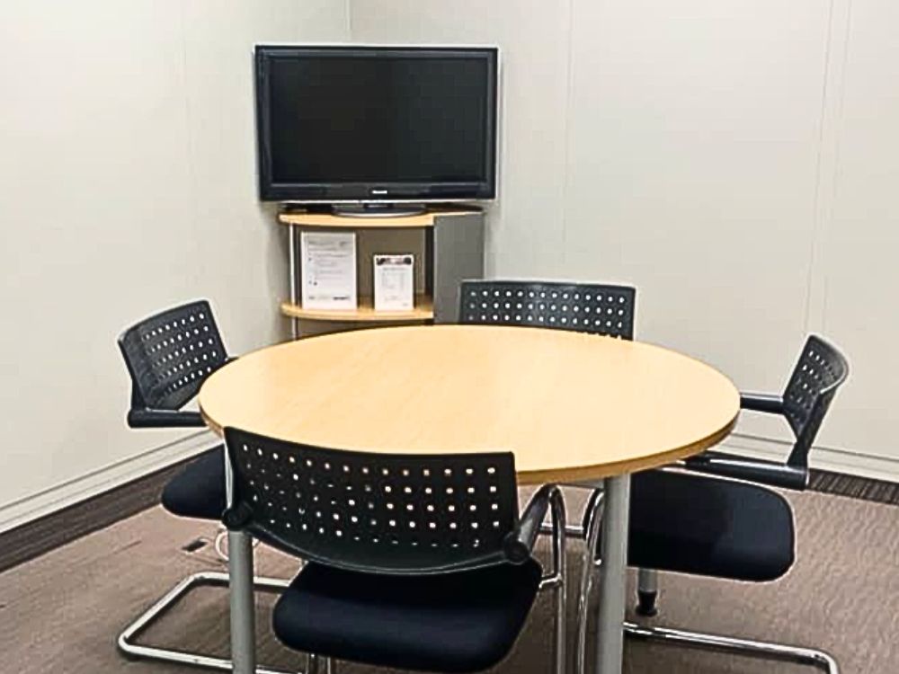 新宿区西新宿のオフィス物件（都庁前駅徒歩8分）