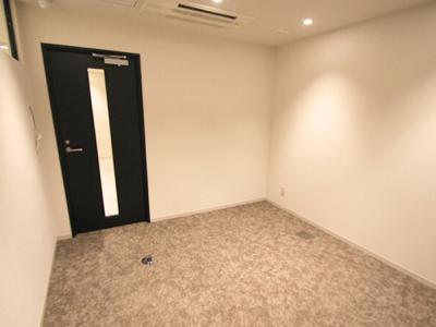 新宿区新宿のセットアップオフィス物件(新宿御苑前駅徒歩1分、約50坪)