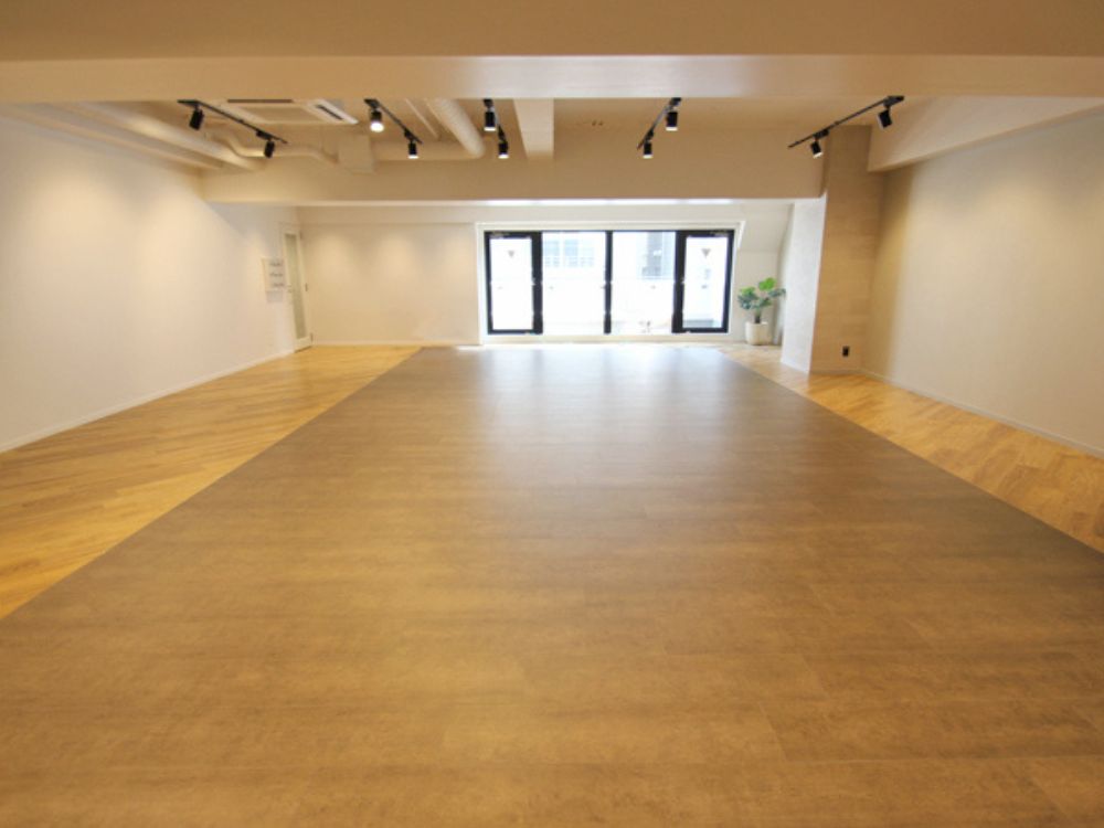 新宿区新宿のセットアップオフィス物件（新宿御苑前駅徒歩1分、約65坪）