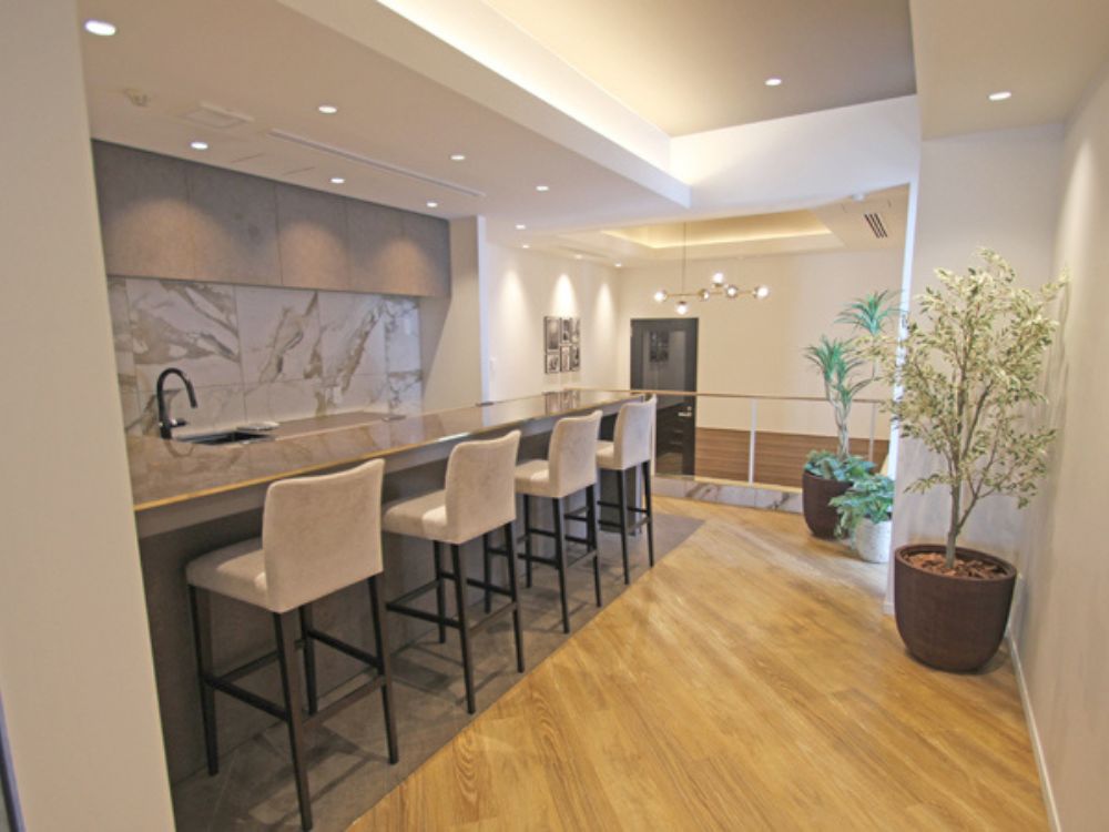 新宿区新宿のセットアップオフィス物件（新宿御苑前駅徒歩1分、約65坪）