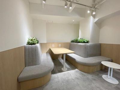 新宿区新宿のセットアップオフィス物件（新宿三丁目駅徒歩4分、約45坪）