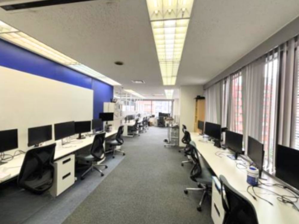 新宿区四谷の居抜きオフィス物件（四ツ谷駅徒歩4分、約45坪）