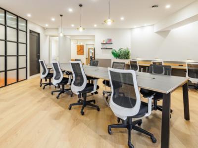 目黒区青葉台のフルセットアップオフィス物件（神泉駅徒歩8分、約25坪）