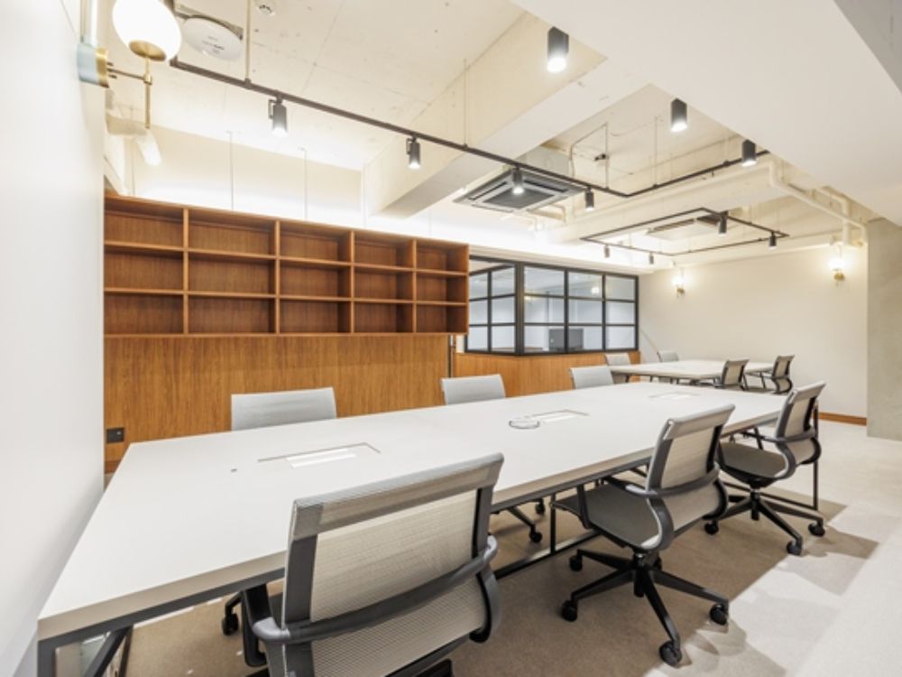 千代田区隼町のフルセットアップオフィス（半蔵門駅徒歩3分、約25坪）