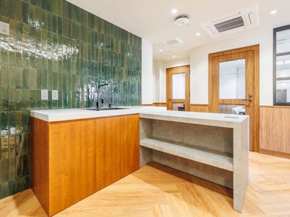 千代田区隼町のフルセットアップオフィス（半蔵門駅徒歩3分、約25坪）