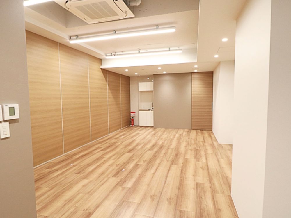 千代田区神田猿楽町のハーフセットアップオフィス物件（水道橋駅徒歩5分、約30坪）