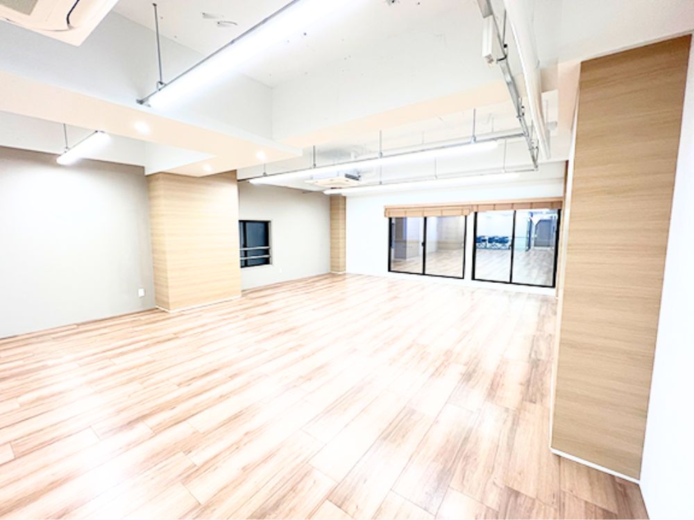 千代田区神田猿楽町のハーフセットアップオフィス物件（水道橋駅徒歩5分、約35坪）