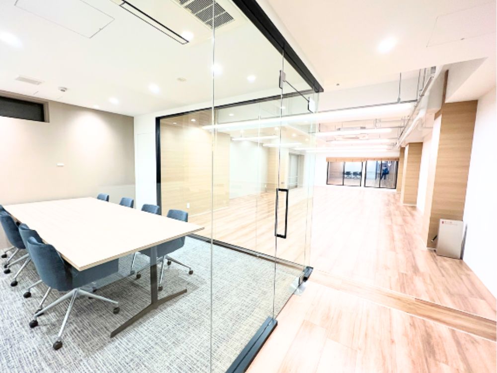 千代田区神田猿楽町のハーフセットアップオフィス物件（水道橋駅徒歩5分、約35坪）