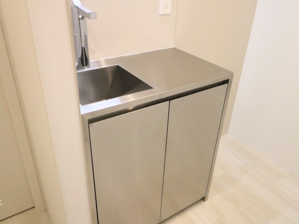 台東区東上野の専用テラス付きセットアップオフィス物件（仲御徒町駅徒歩1分、約50坪）