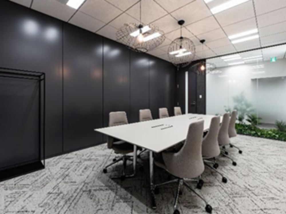 港区浜松町のハーフセットアップオフィス物件（浜松町駅徒歩3分、約90坪）