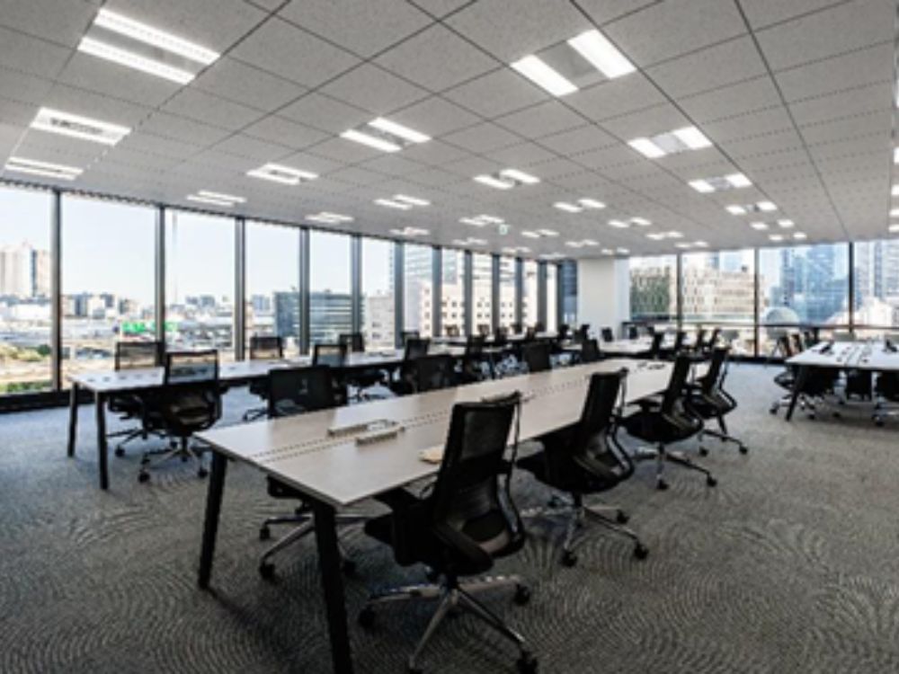 港区浜松町のハーフセットアップオフィス物件（浜松町駅徒歩3分、約90坪）