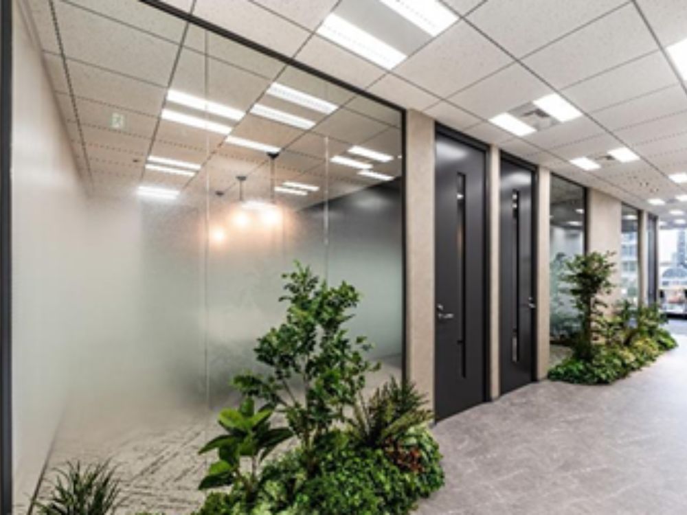 港区浜松町のハーフセットアップオフィス物件（浜松町駅徒歩3分、約90坪）