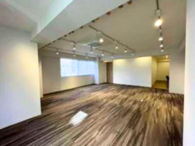 千代田区神田小川町のセットアップオフィス物件（小川町駅徒歩1分、約25坪）