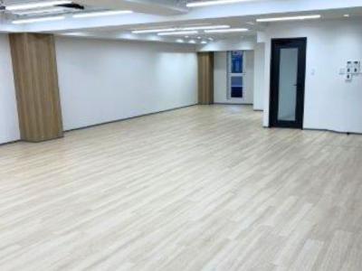 中央区入船のセットアップオフィス物件(新富町駅徒歩4分、約45坪)