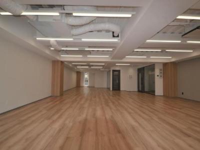 中央区入船のセットアップオフィス物件(新富町駅徒歩4分、約45坪)