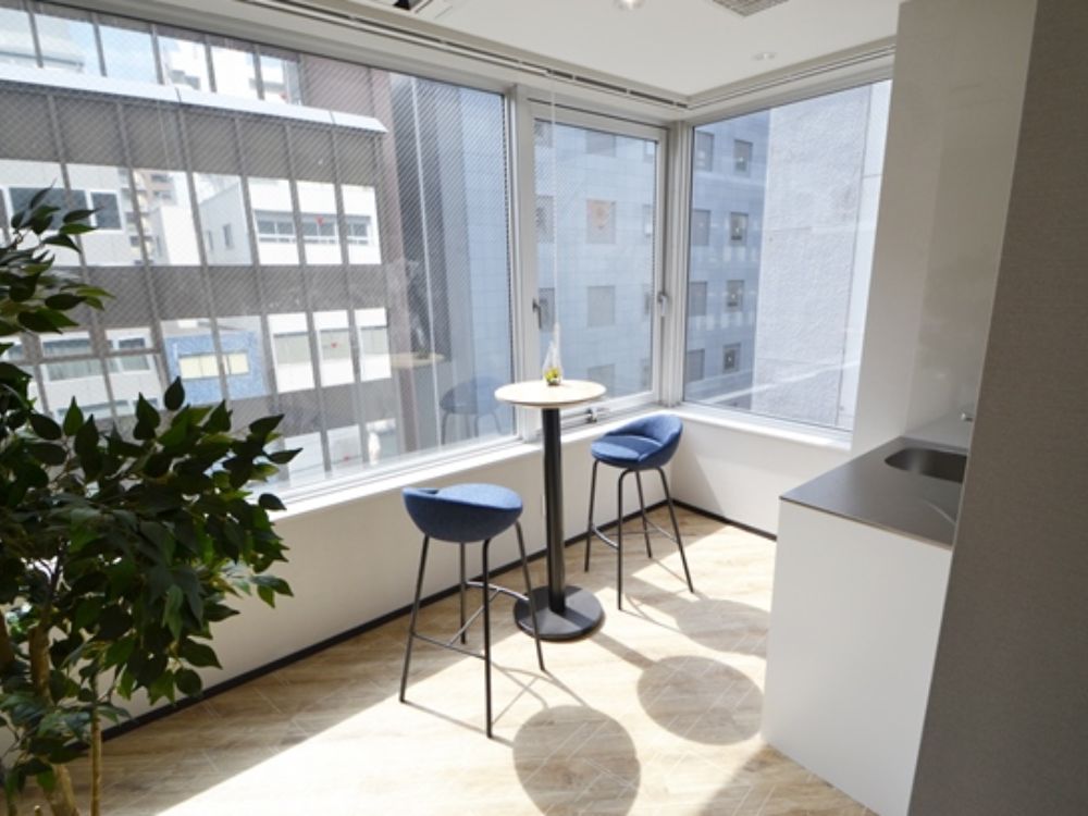 中央区入船のセットアップオフィス物件（新富町駅徒歩4分、約45坪）