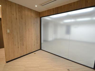 中央区新富のセットアップオフィス物件（新富町駅徒歩2分、約20坪）