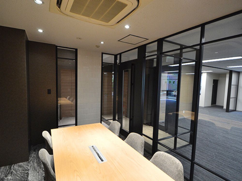 中央区新富のセットアップオフィス物件（新富町駅徒歩4分、約55坪）