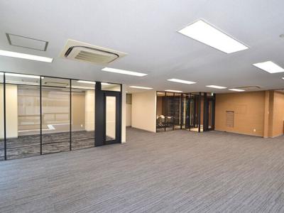 中央区新富のセットアップオフィス物件（新富町駅徒歩4分、約55坪）