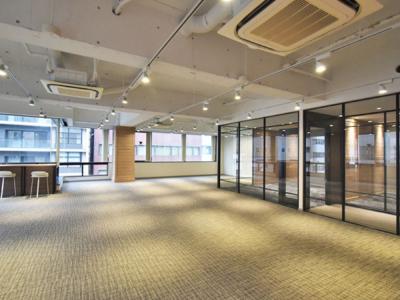 中央区新富のセットアップオフィス物件（新富町駅徒歩4分、約55坪）