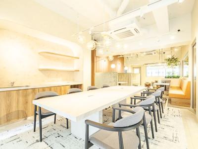 新宿区新宿のセットアップオフィス物件（新宿御苑前駅徒歩1分、約75坪）