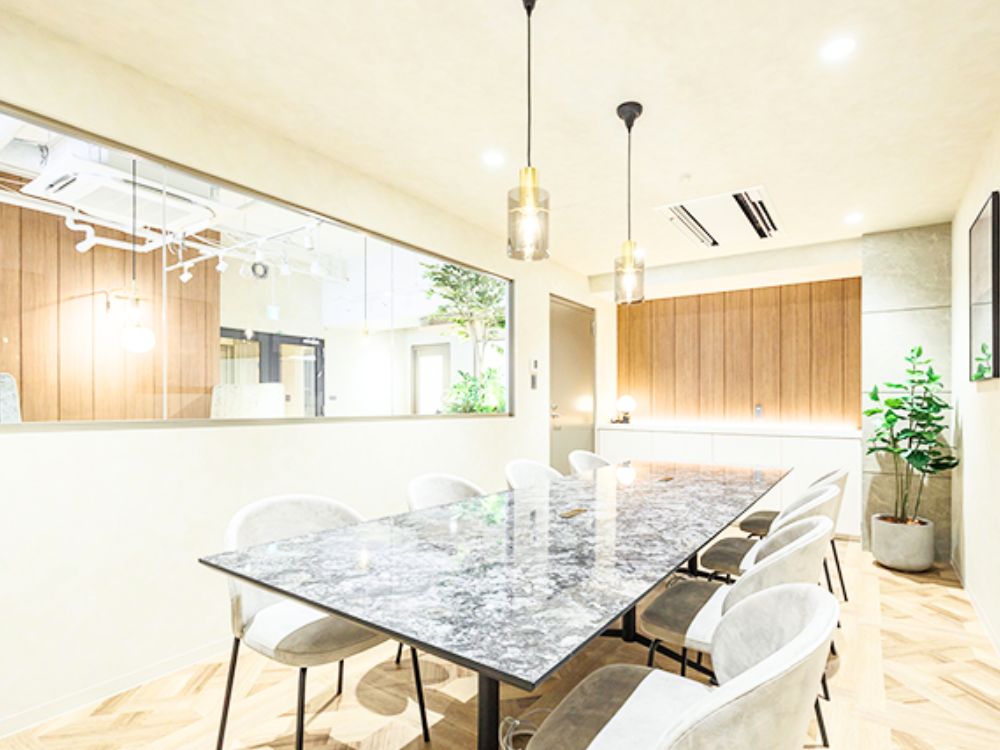 新宿区新宿のセットアップオフィス物件（新宿御苑前駅徒歩1分、約75坪）