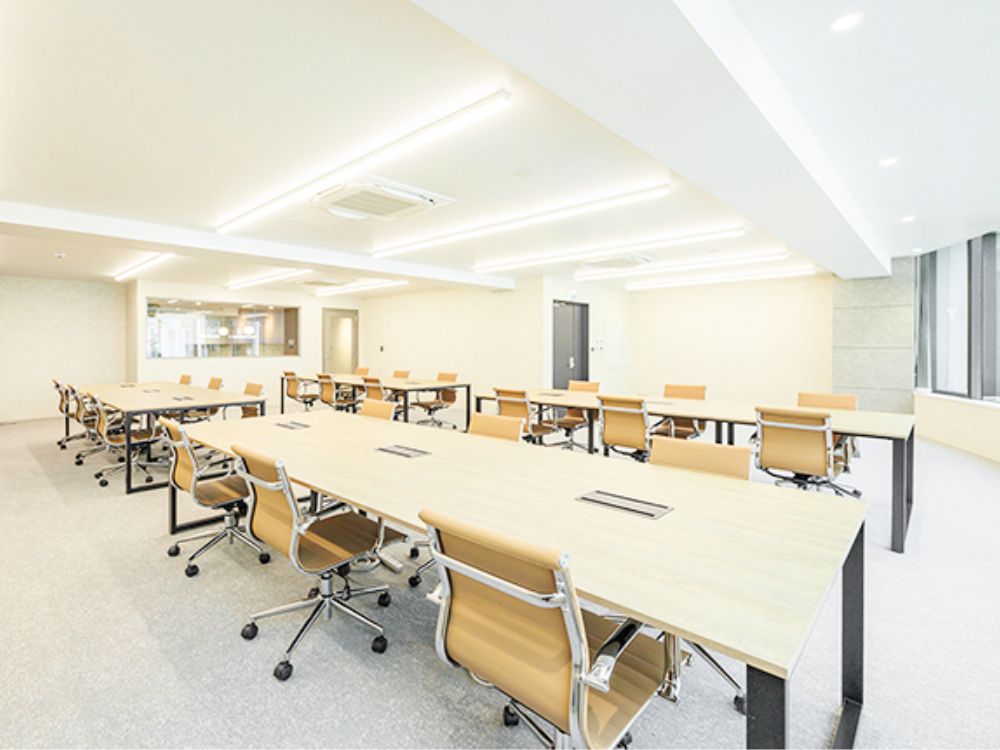 新宿区新宿のセットアップオフィス物件（新宿御苑前駅徒歩1分、約75坪）