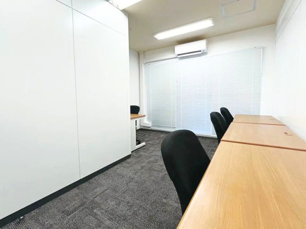 港区南青山の4-8名用オフィス物件（青山一丁目駅徒歩4分、10坪未満）