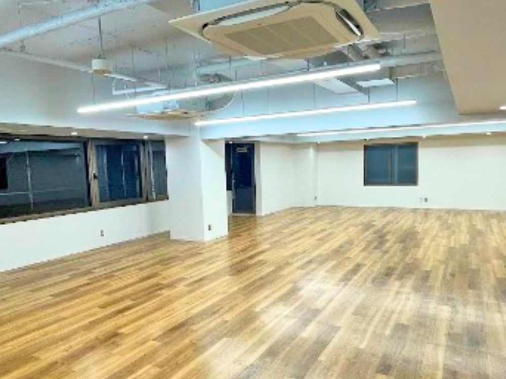 新宿区四谷三栄町のセットアップオフィス物件（四谷三丁目駅徒歩4分、約60坪）