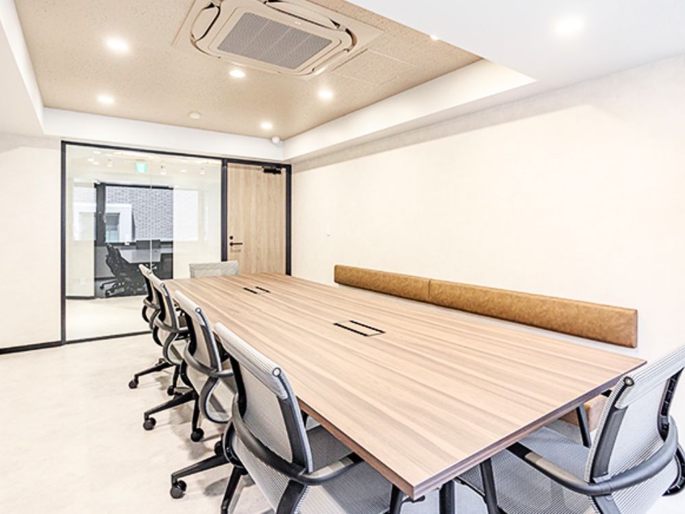 新宿区四谷三栄町のセットアップオフィス物件（四谷三丁目駅徒歩4分、約60坪）