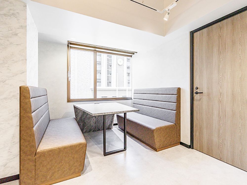 新宿区四谷三栄町のセットアップオフィス物件（四谷三丁目駅徒歩4分、約60坪）