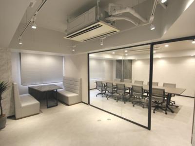 新宿区四谷三栄町のセットアップオフィス物件（四谷三丁目駅徒歩4分、約60坪）