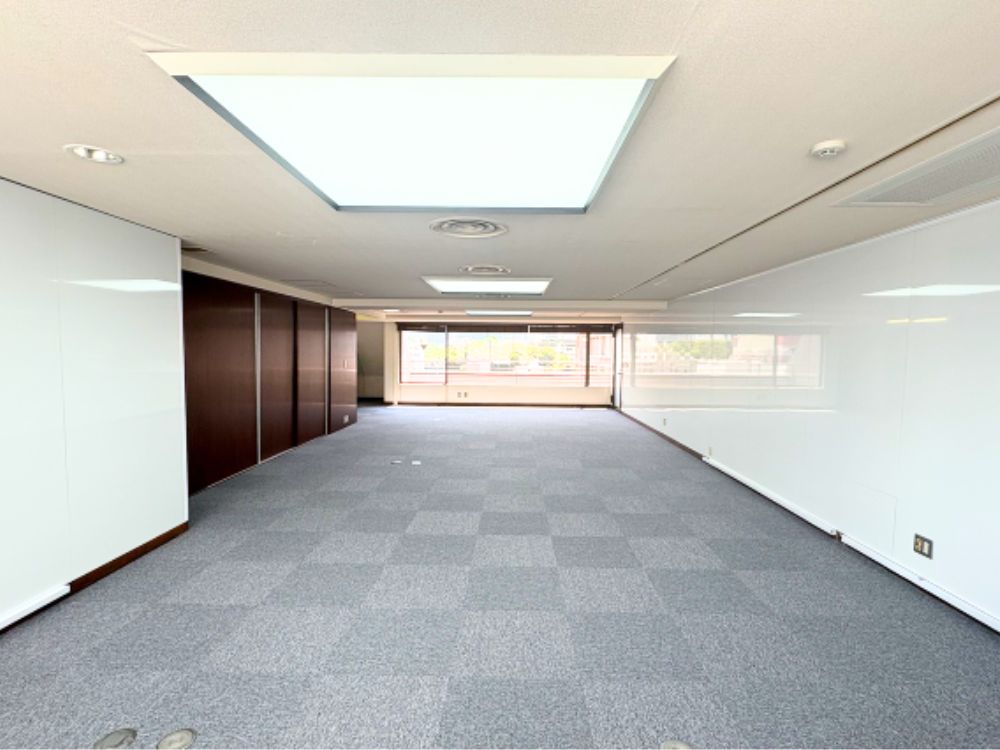 港区赤坂の居抜きオフィス物件（赤坂駅徒歩5分、約30坪）