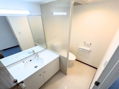 港区赤坂の居抜きオフィス物件(赤坂駅徒歩5分、約30坪)