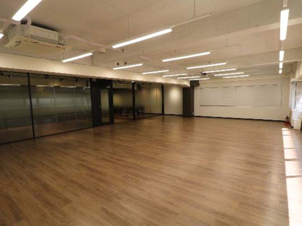千代田区神田三崎町のセットアップオフィス物件（水道橋駅徒歩5分、約50坪）