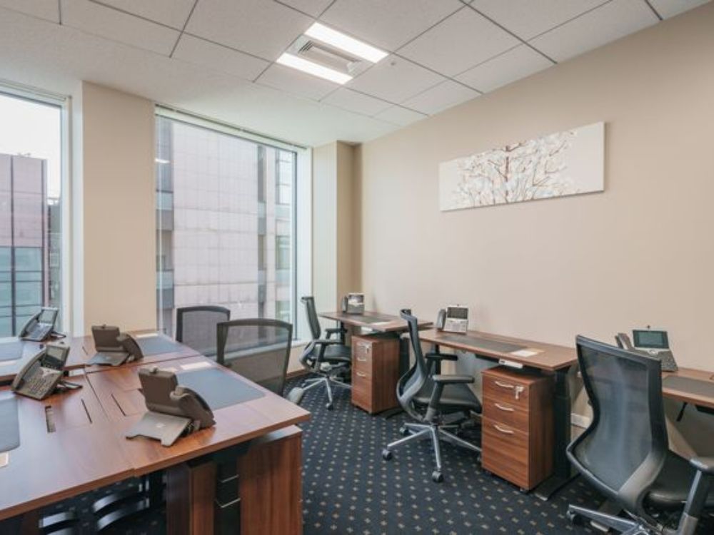 港区港南の2-3名用オフィス物件（品川駅徒歩3分、10坪未満）