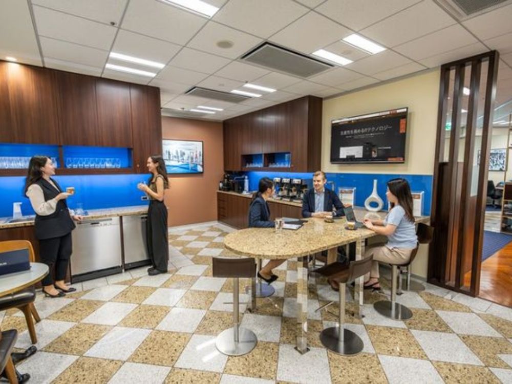 港区六本木の8-10名用オフィス物件（六本木駅徒歩2分、10坪未満）