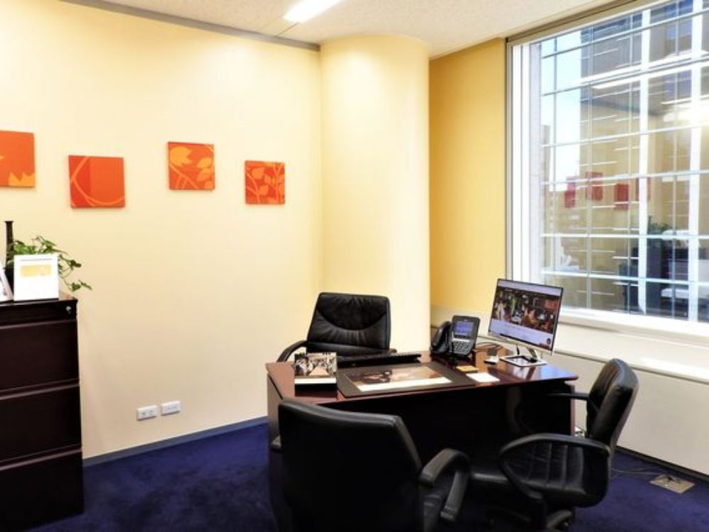 新宿区西新宿の2-4名用オフィス物件（西新宿駅徒歩3分、10坪未満）