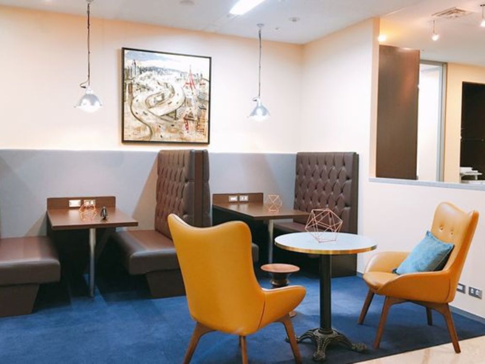 新宿区西新宿の2-4名用オフィス物件（西新宿駅徒歩3分、10坪未満）