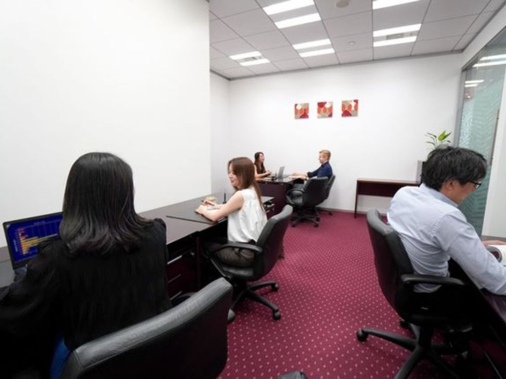 新宿区西新宿の2-4名用オフィス物件（西新宿駅徒歩3分、10坪未満）