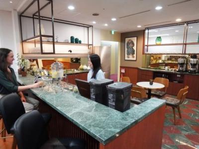 新宿区西新宿の2-4名用オフィス物件(西新宿駅徒歩3分、10坪未満)