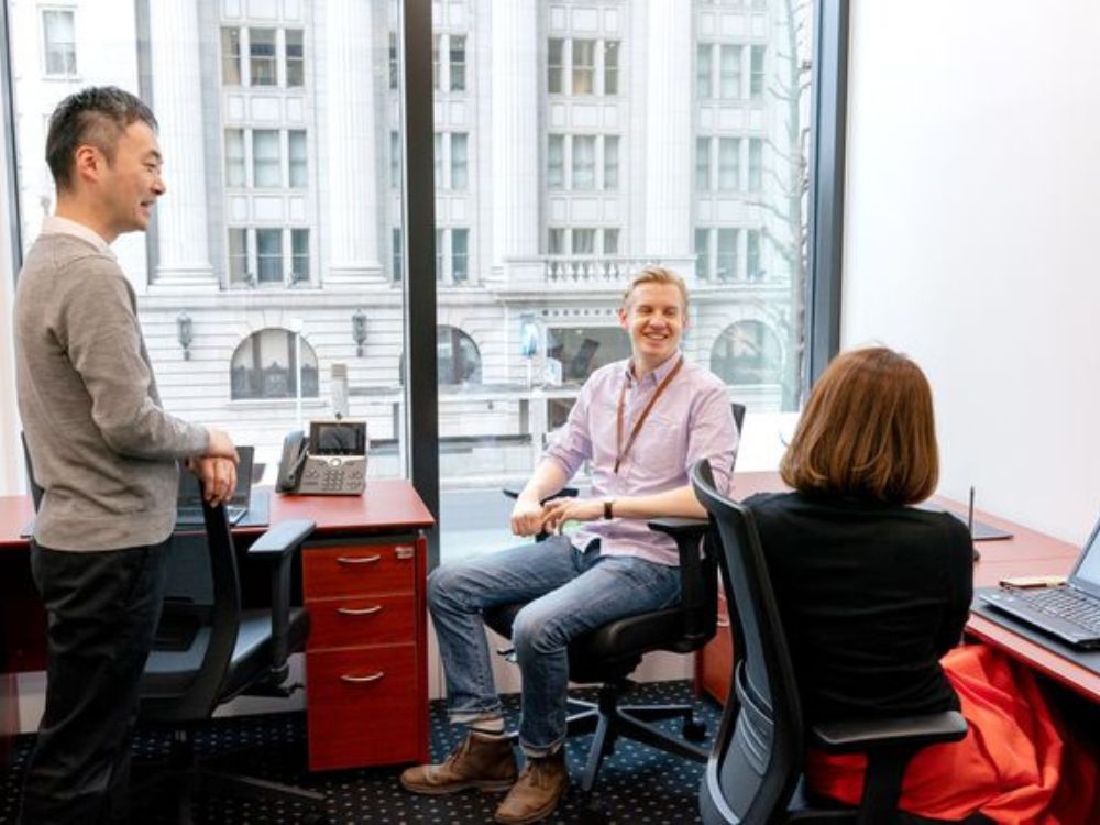 千代田区丸の内の3-4名用オフィス物件（二重橋前駅徒歩1分、10坪未満）