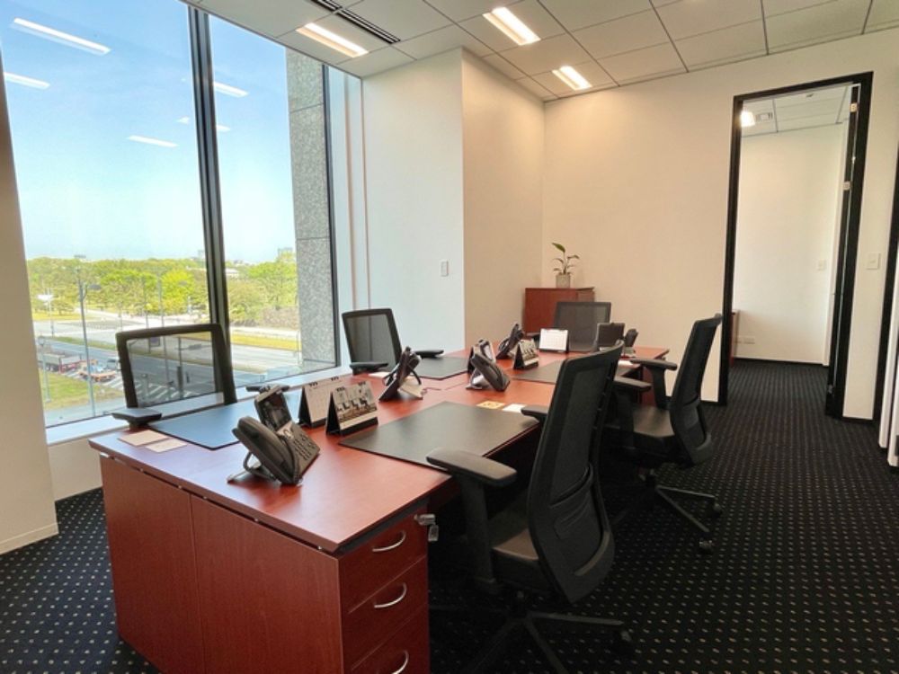 千代田区丸の内の4-6名用オフィス物件（二重橋前駅徒歩1分、10坪未満）