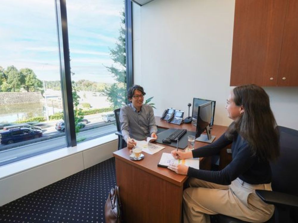 千代田区丸の内の4-6名用オフィス物件（二重橋前駅徒歩1分、10坪未満）